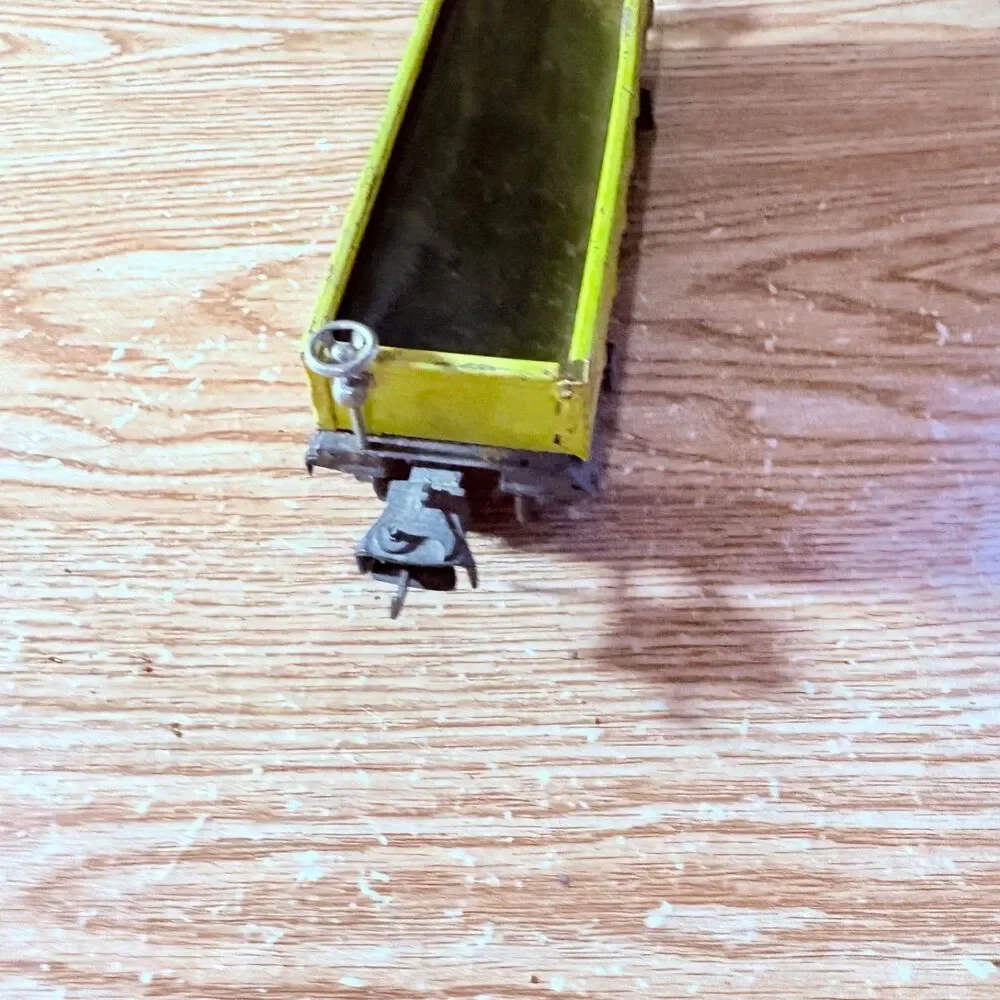 Lionel Vintage Original O Gauge Prewar 3652 Yellow 0perating Gondola